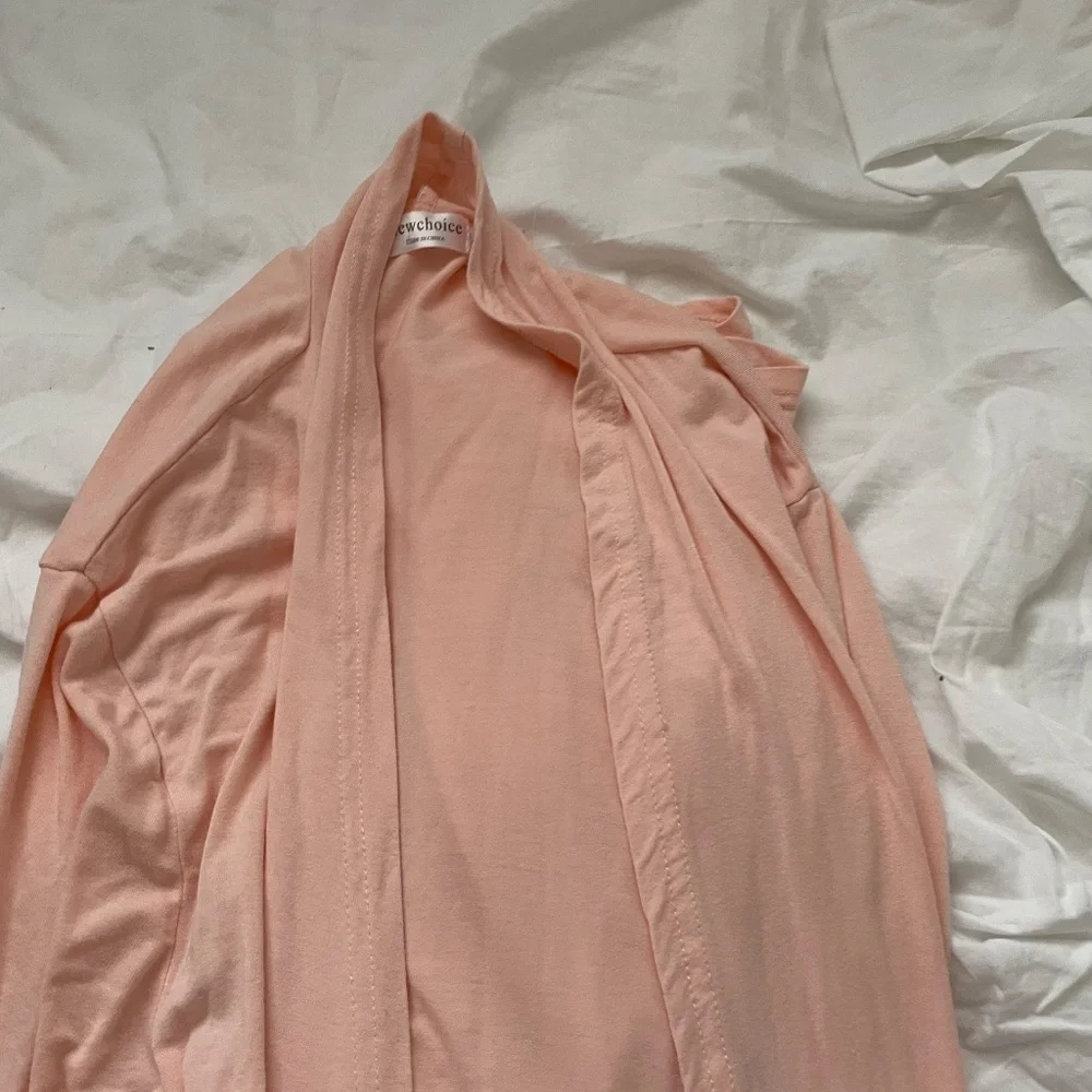 Pink Robe - Picture 2 of 2